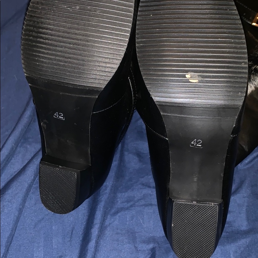 Knee length boots - Picture 2 of 5